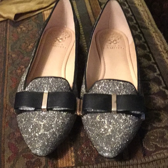 NWOT Vince Camuto Gold Flats - Picture 6 of 7